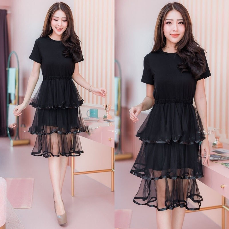 kudapy เดรสสีขาว ,กรม เทา, แดง, ดำ ชั้นๆฟรุ้งฟริ้ง ใส่สบายไม่ซ้ำใครจ้าเอวดึงยางรอบเอว เนื้อผ้าเรย่อน แต่งผ้ามุ้ง