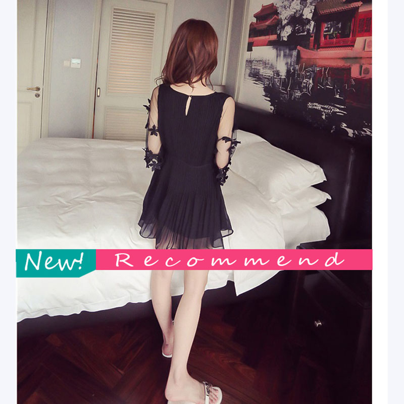 kudapy ชุดเดรสสั้นสีดำ,ขาว แฟชั่นอัดพลีท คอกลมแต่งแขนผ้าตาข่ายเนื้อนุ่มปักลูกไม้ เดรสสไตล์สวยหรูชุดเดรสใส่ออกงาน