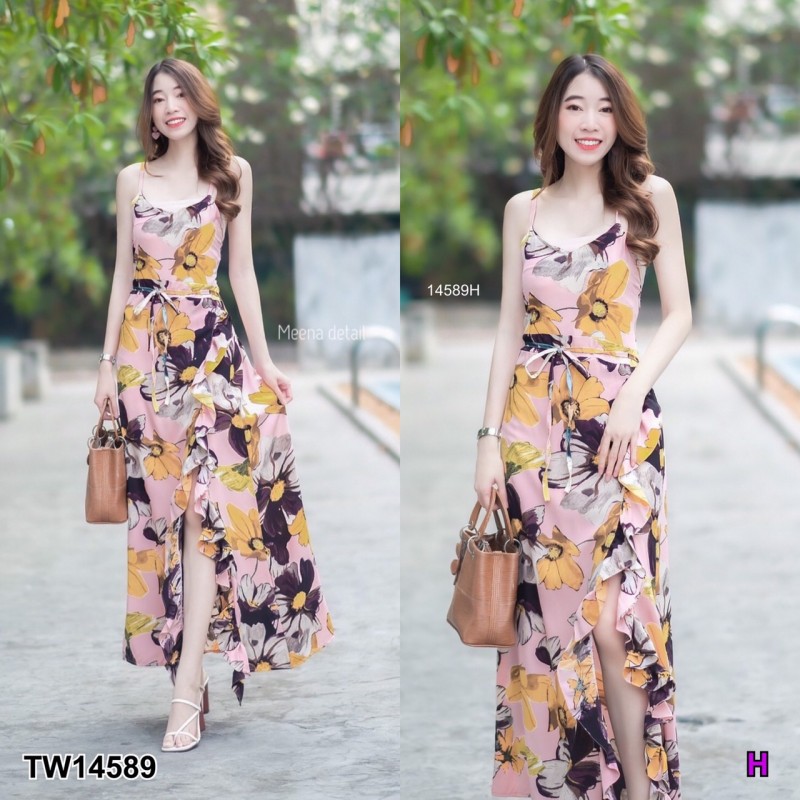 kudapy เดรสยาวสีครีม ชมพู ดำ ม่วง สายเดี่ยวไขว้สายด้านหลัง แต่งผ้าระบายและผ่าด้านข้าง มีซิปซ่อนด้านข้าง มีโบว์เส้นเล็กผูกเอวปรับระดับได้ งานผ้าไหมอิตาลี