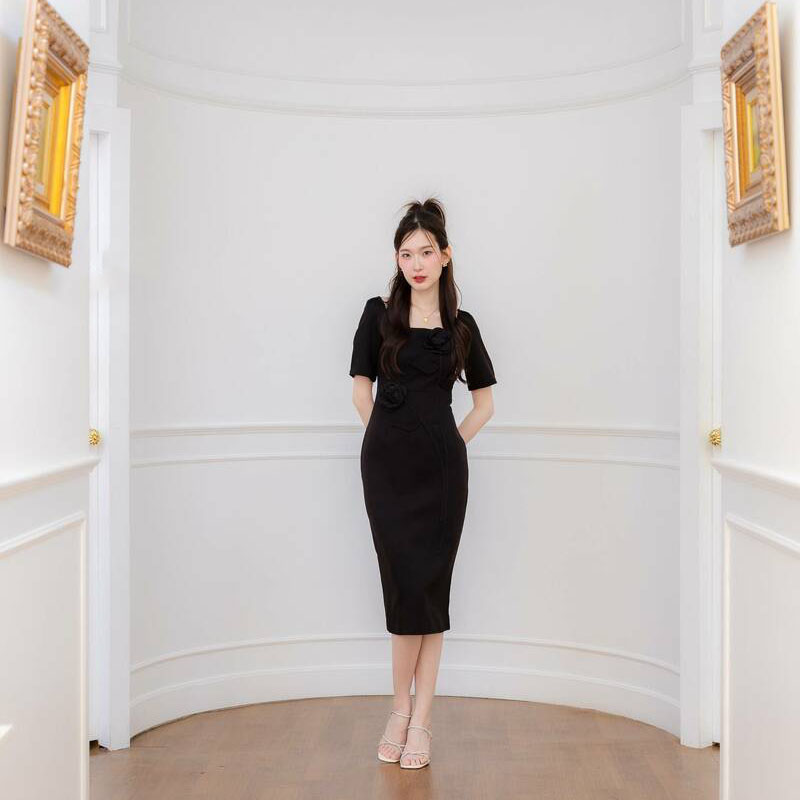 kudapy เดรสสั้นสีดำ/สีชมพู/สีม่วง เดรสยาวคอเหลี่ยมติดดอกไม้ ใส่ออกงาน ใส่ทำงานสวยดูดี