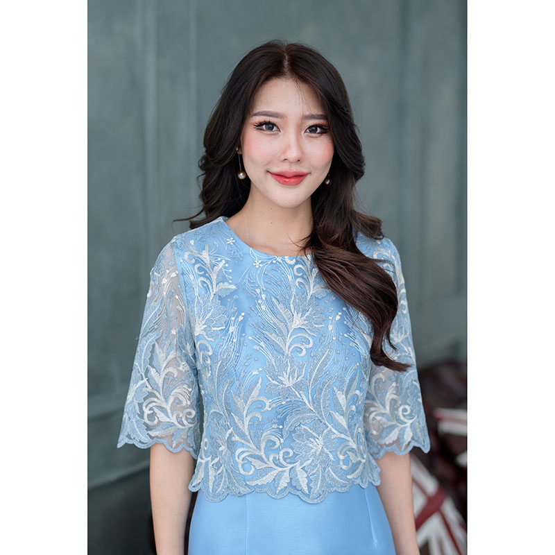 kudapy เดรสสั้นสสีชมพูนุ้ด/สีฟ้า/สีแดง ผ้าไหมลูกไม้ปักลายทูโทน งานดีไซน์เย็บคลุมด้วยเสื้อลูกไม้แขนศอก