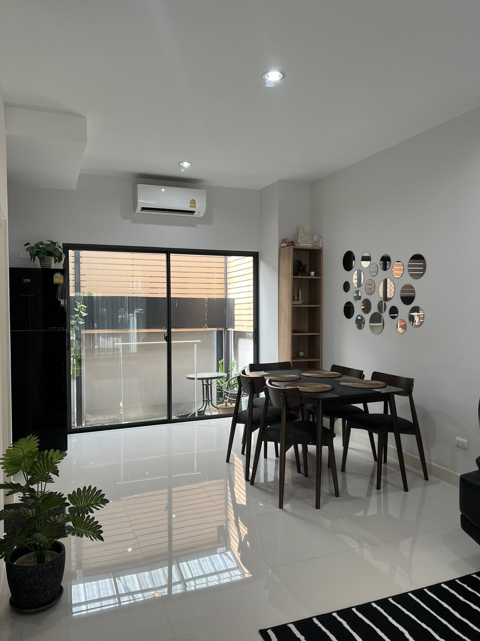 ให้เช่าทาวน์โฮม บ้านกลางเมือง พระราม 9-กรุงเทพกรีฑา (ตัดใหม่) (Baan Klang Muang Rama 9-New Krungthep Kreetha) ทาวน์โฮม 3 ชั้น บ้านกลางเมือง พระราม 9-กรุงเทพกรีฑา (ตัดใหม่) 2 ห้องนอน 3 ห้องน้ำ 1 ห้องอเนกประสงค์ พื้นที่บ้าน 18 ตรว. พื้นที่ใช้สอย 150 ตรม.