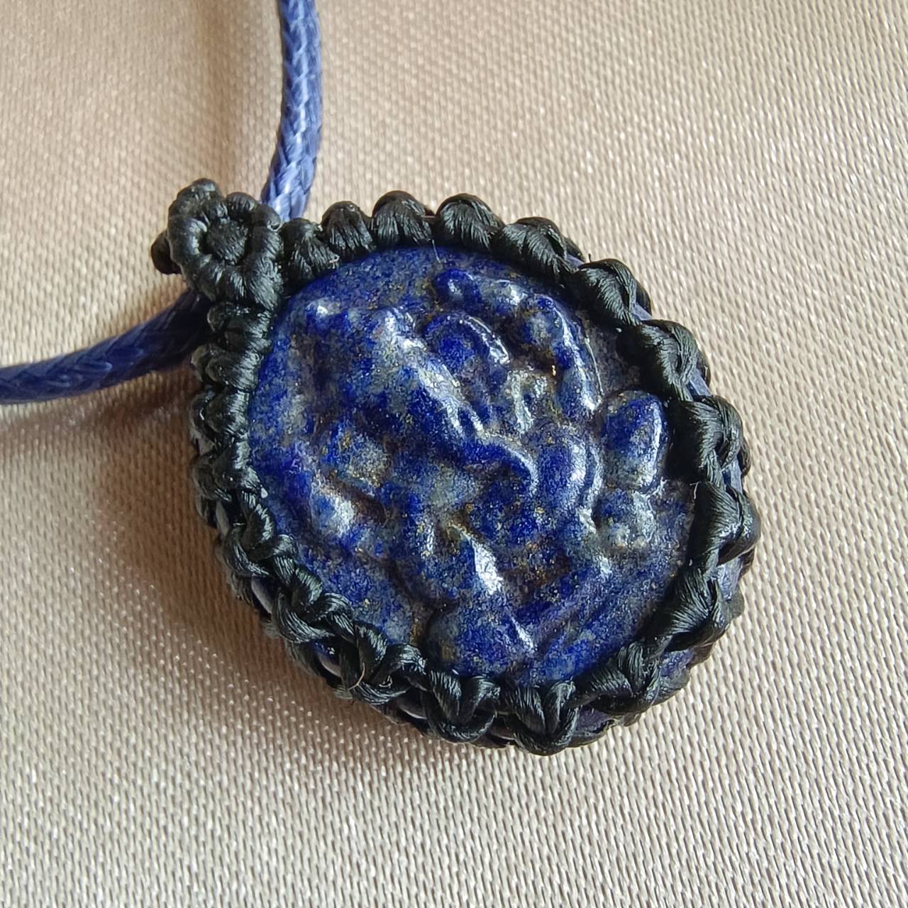 สร้อยคอจี้เชือกถักล้อมหินลาพิสลาซูลีแกะสลักองค์พระพิฆเนศ Lapis Lazuli