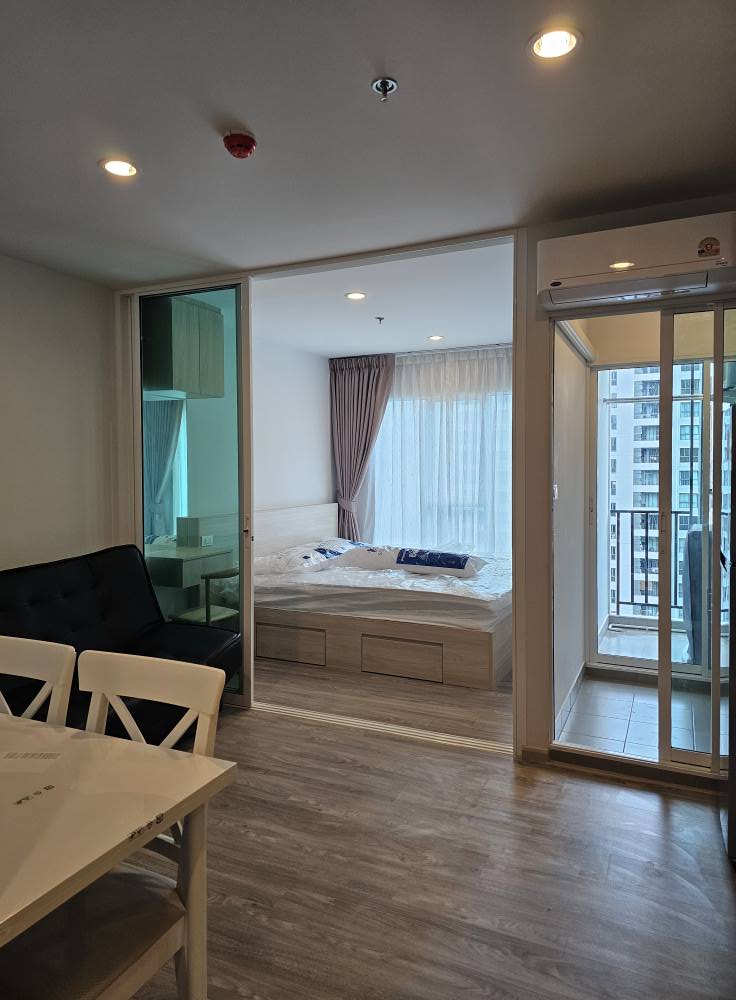 ให้เช่าคอนโด Regent home bangna (รีเจ้นท์ โฮม บางนา) โซนพื้นที่ BTS บางนา ห้องแบบ 1ห้องนอน / 1ห้องน้ำ / โซนครัวปิด ขนาดห้อง 28 ตรม. ชั้น 22 ตึก A