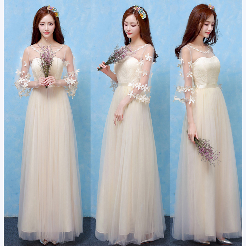 kudapy ชุดราตรียาวสีเบจ แขนสามส่วน ช่วงแขนผ้าซีทรูประดับด้วยดอกไม้เก๋ๆ เดรสทรงเกาะอก