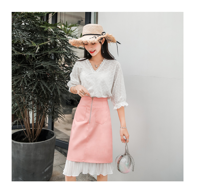 ชุดเซ็ท 2 ชิ้น เสื้อลูกไม้ฉลุสีขาว+กระโปรงสีชมพูแต่งระบาย ทรงน่ารักมากๆๆค่ะ