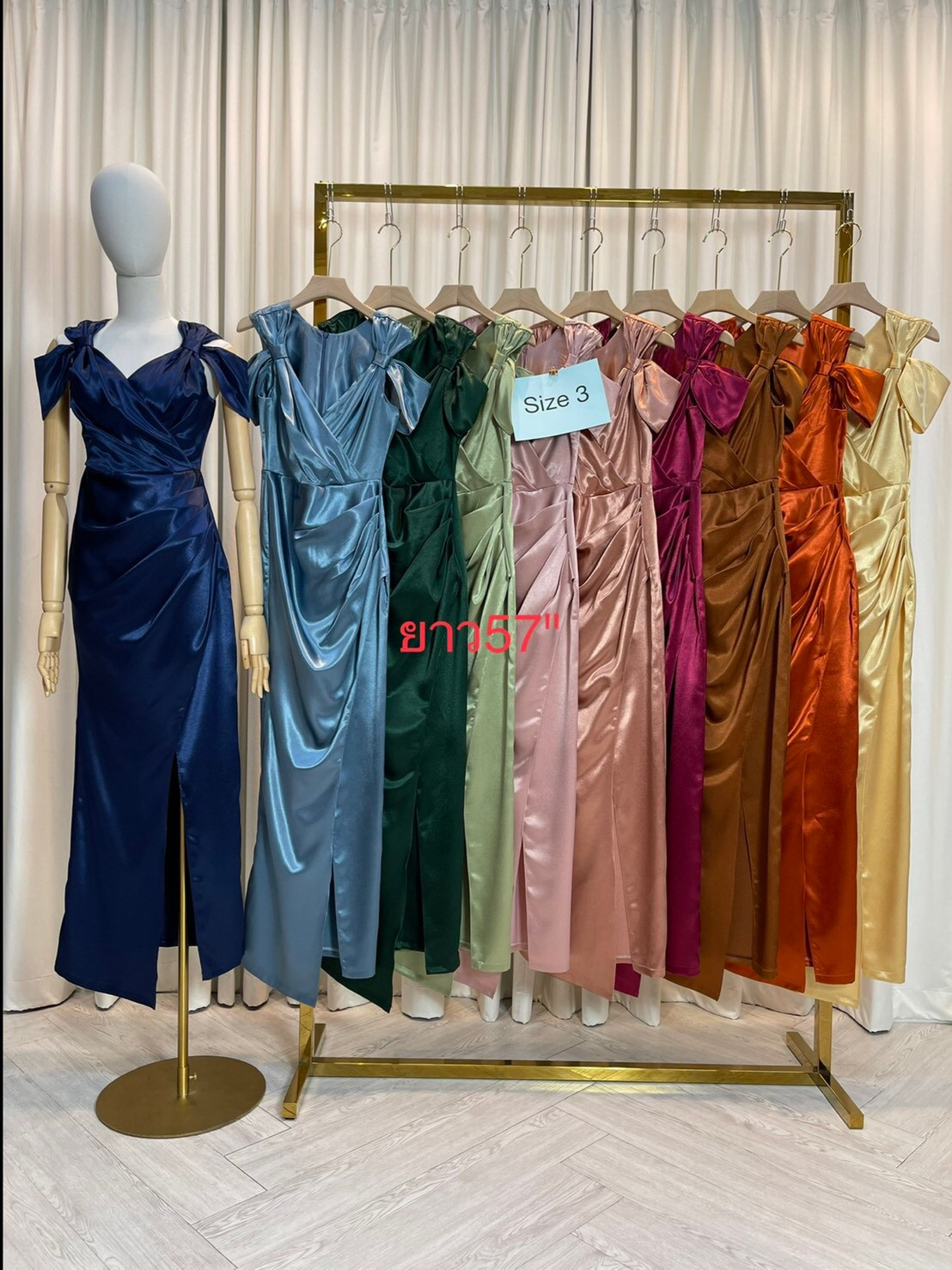 kudapy เดรสยาวเปิดไหล่สีชมพู/แชมเปญ/แดงเลือดหมู/กรมท่า/เขียวแก่/น้ำตาลอิฐ เดรสใส่ออกงาน คออกป้าย ระบายปิดแขน ผ้าเปเป้ไม่ยืดน้าา เลือกขนาดให้พอดีตัวค่ะ