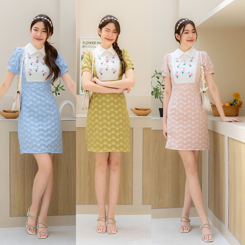 kudapy เดรสสั้นสีชมพู/สีฟ้า/สีเขียว คอปกแต่งอกลายดอกไม้