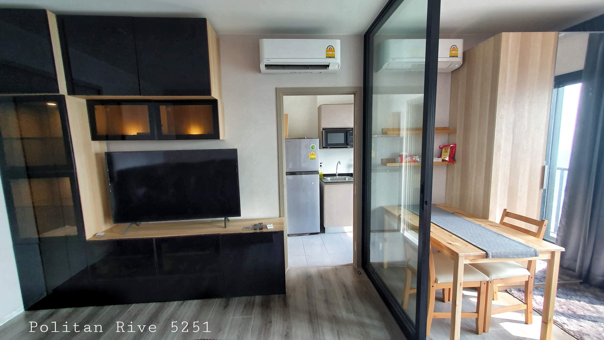 ชั้นสูงห้องสวย The Politan Rive (เดอะ โพลิแทน รีฟ) ให้เช่าตกแต่งครบพร้อมอยู่ สอบถามแอด Line ID : Smile-easy