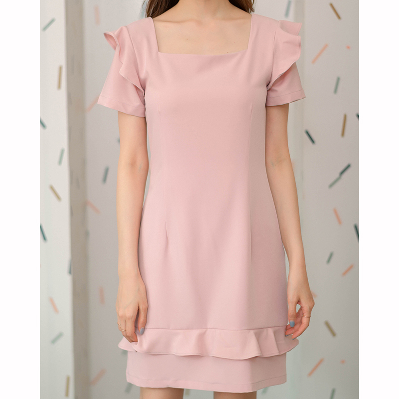 kudapy เดรสสั้นสีส้มอิฐ/สีเขียว/สีเหลือง/สีชมพู คอเหลี่ยม ดีไซน์น่ารัก มีระบายที่รอบแขนและช่วงชายเดรสเพิ่มความหวาน ใส่ง่ายได้หลายโอกาส