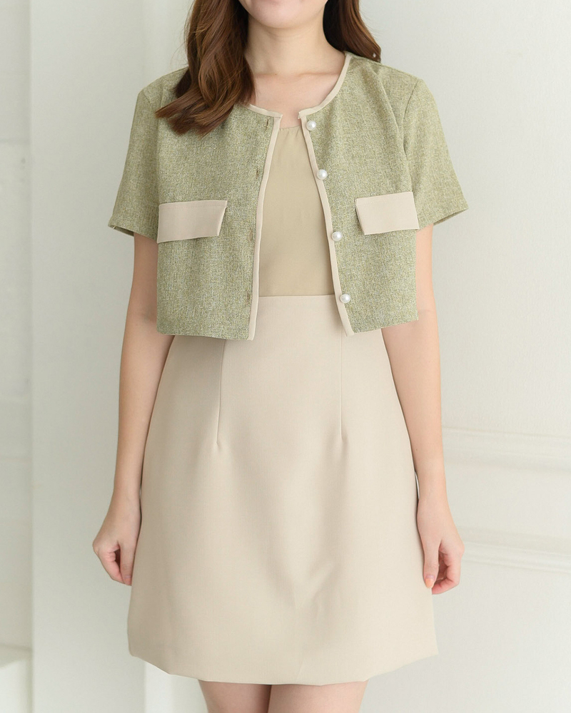 kudapy เดรสสั้นสีเบจ/สีดำ/สีเทาเข้ม/สีชานม ดีไซน์สวย ตัดต่อช่วงตัวคล้ายเชิ้ต เนื้อผ้าชาแนล กระดุมมุกแกะได้จริง แต่งกุ๊นเล่นสีทูโทน เย็บกลับซับในทั้งตัว