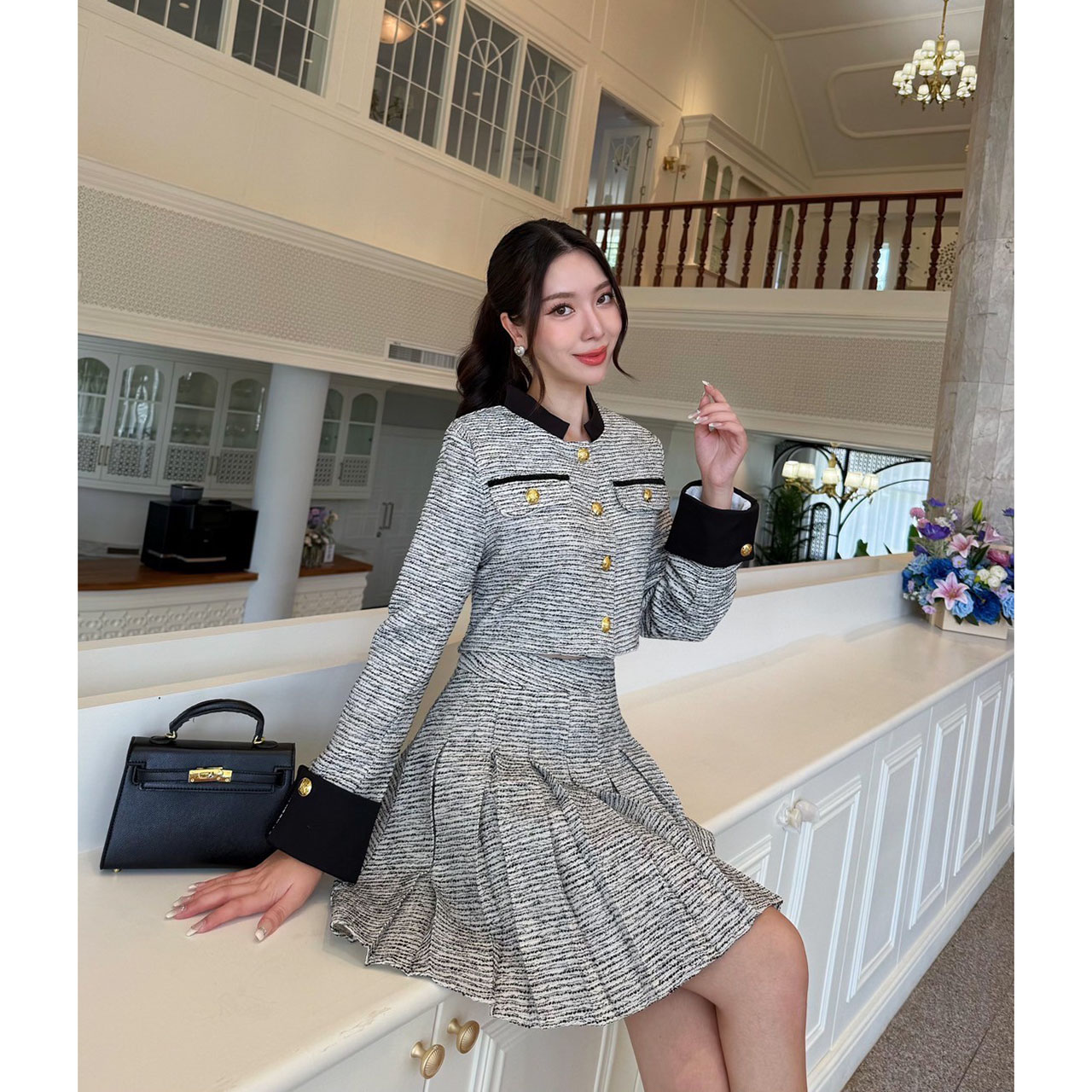 kudapy เซ็ทเสื้อแขนยาว แต่งกระเป๋าหลอก2 ข้างกระดุมจริงสีทอง คอเสื้อและปลายแขนเป็นผ้ากำมะหยีอย่างดีน