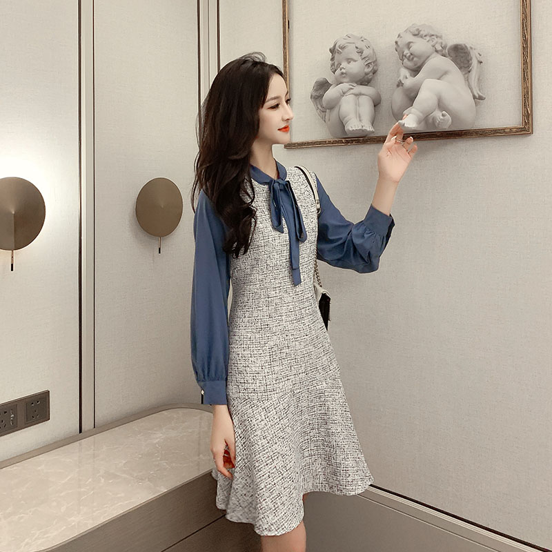 kudapy เดรสสั้นผ้าลายกระสอบสีเทาอ่อน แขนยาวและสายผูกคอโบว์ผ้าโพลีเอสเตอร์สีน้ำเงินอมเทา