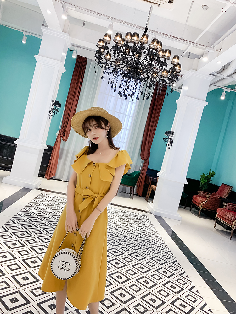 ชุดเดรสเปิดไหล่สีเหลือง ผ้าโพลีเอสเตอร์ผสม ใส่ได้ 2 แบบ แบบไหล่ป้าน หรือเปิดไหล่