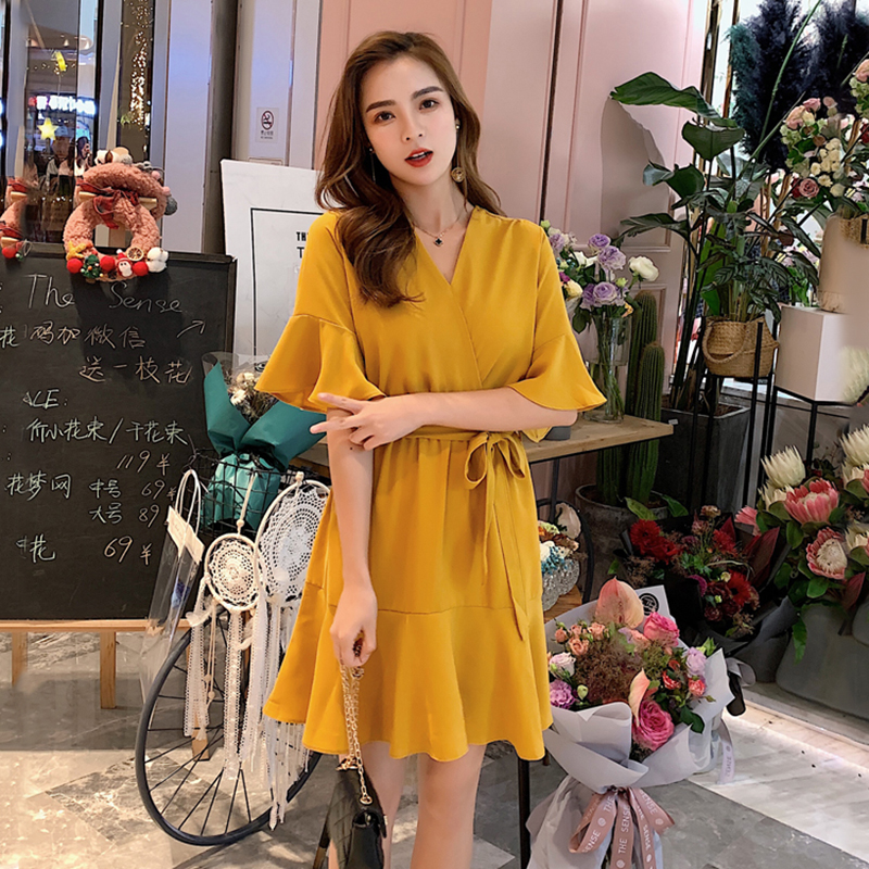 kudapy ชุดเดรสสีเหลือง ผ้าคอตตอนผสม คอวี แขนเสื้อทรงระบาย