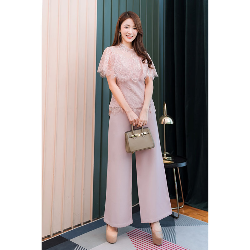 kudapy เซท 2 ชิ้นสีเทา/สีชมพูู/สีขาว (เสื้อ+กางเกง)ตัวเสื้อเป็นลูกไม้ฝรั่งเศสเนื้อนิ่มไม่คัน ผ้าโพลีเอสเตอร์ มีซิปหลัง คอปีนกางเกงเอวสูงใช้ผ้าโพลีเอสเทอร์ มีซิปซ่อนหลัง