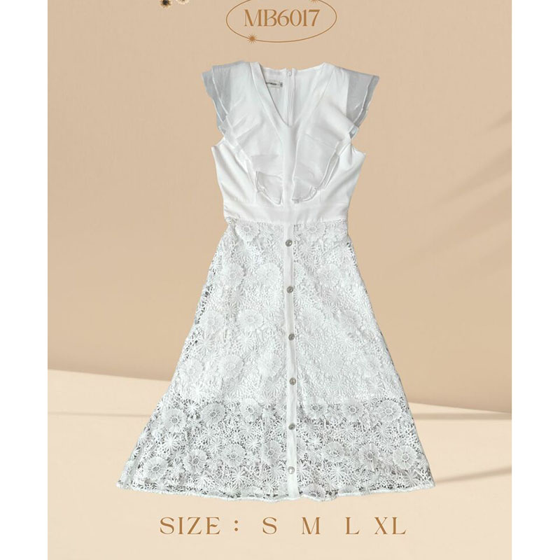 kudapy เดรสยาวสีขาว/สีชมพู/สีฟ้า คอลใหม่คือสวยปังไม่ไหว เป็นทรงกระโปรงพริ้ว แต่งผ้าลายลูกไม้ มีกิมมิคอัดพลีทระบายกลางอก งานซิปซ่อนด้านหลัง