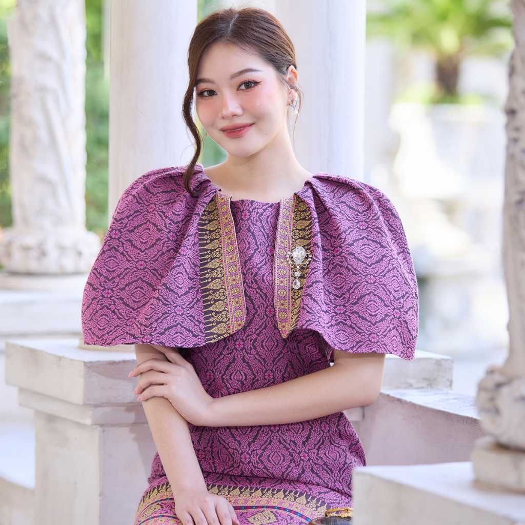 kudapy เดรสสั้นคลุมเข่า ออกงานสีม่วง สีเหลือง เดรสผ้าไหมไทยทอลาย งานตัดผ้าไหมไทย
