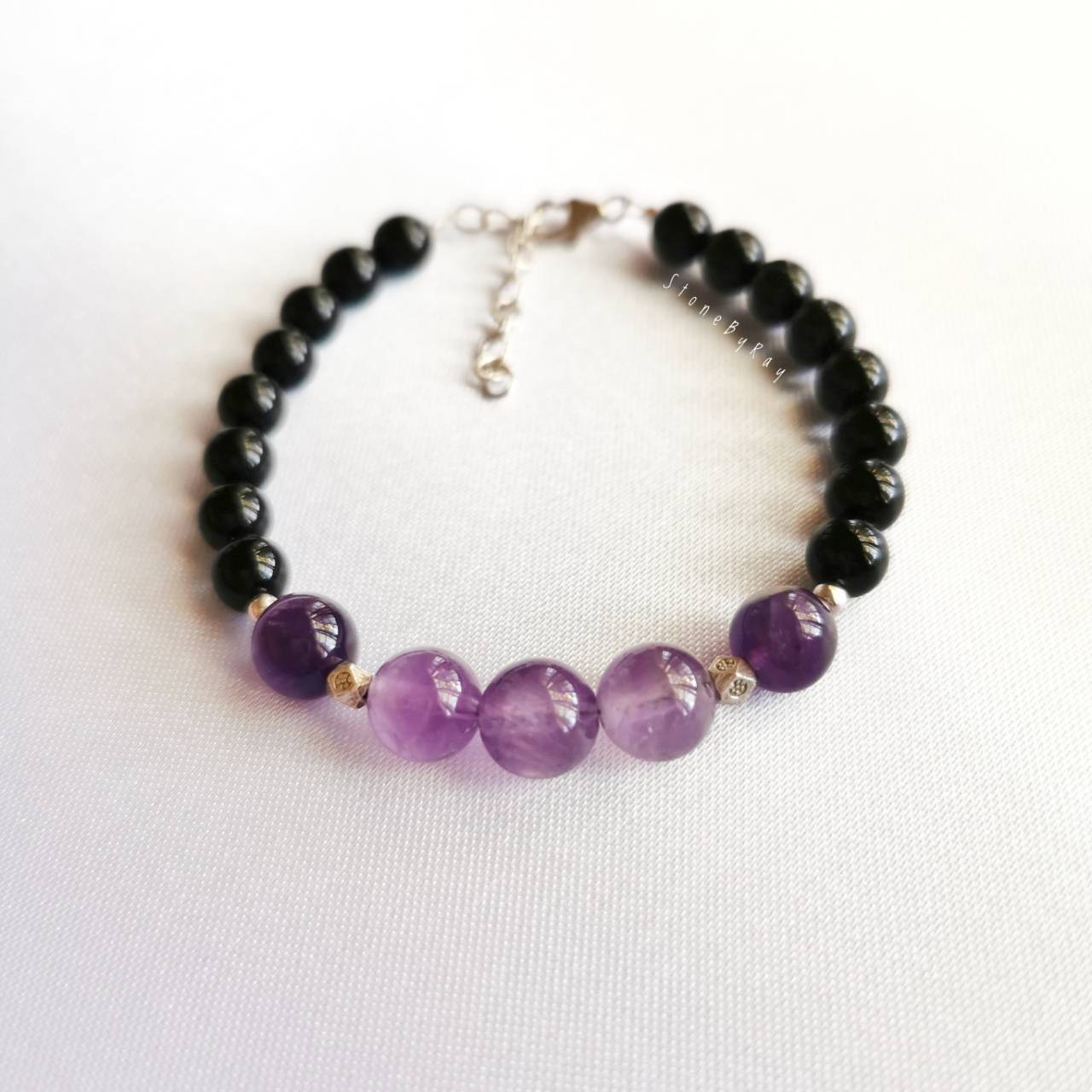 สร้อยข้อมือหินอเมทิสต์ร้อยกับหินออนิค Amethyst+Onyx