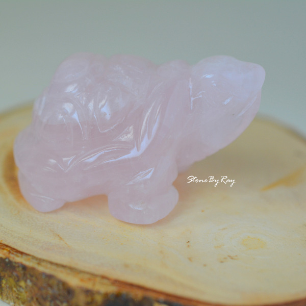 หินโรสควอตซ์แกะสลักรูปเต่า (Rose Quartz)