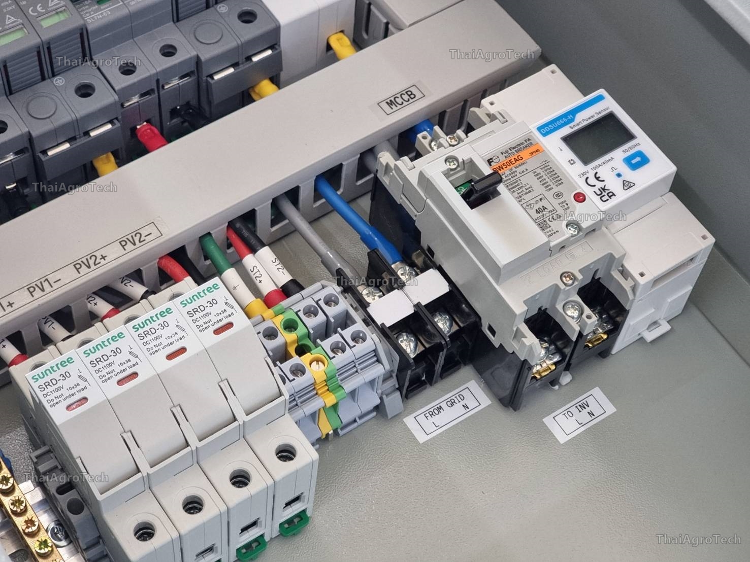 ตู้คอมบายเนอร์ AC-DC combiner ใช้กับงานติดตั้งระบบโซล่าเซลล์ แบบออนกริด 2 สตริง ขนาด 5-8กิโลวัตต์ 1เฟส (เพิ่มกันย้อน DDSU666-H Smart Power Sensor)