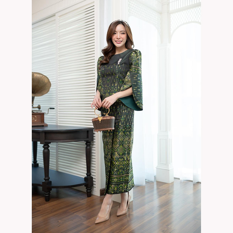 kudapy ชุดเซ็ทเสื้อลูกไม้ ผ้าไหมลายแพรวาสวยสะพรึงทั้ง สีม่วง/สีทอง/สีเขียว มาพร้อมกับผ้าถุงขนาดเรียง เอวสูงเพื่อทรงที่สวยงาม