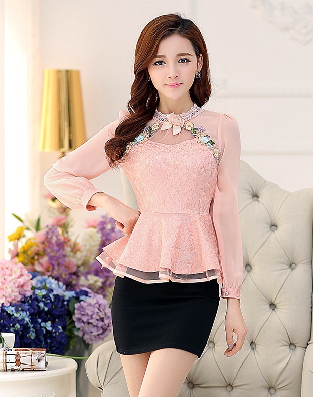 kudapy เสื้อลูกไม้สีโอลโรสแขนยาว ทรงเข้ารูป คอกลมปักดอกไม้และ ปักลูกไม้และ ต่อชายระบายช่วงเอว