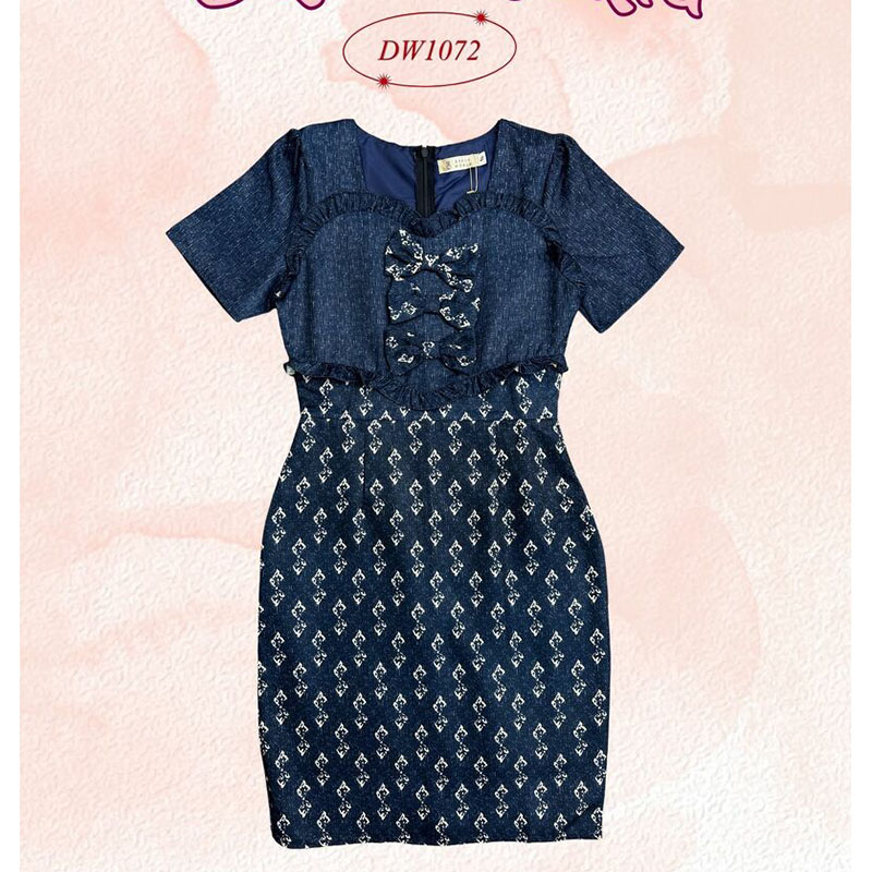 kudapy เดรสสั้นสีชมพู/สีกรม ผ้าพิมพ์ลายไทยตะขอ แต่งโบว์กลางอก ทรงสวย เป็นงานซิปซ่อนด้านหลัง สามารถใส่ไปทำงานได้