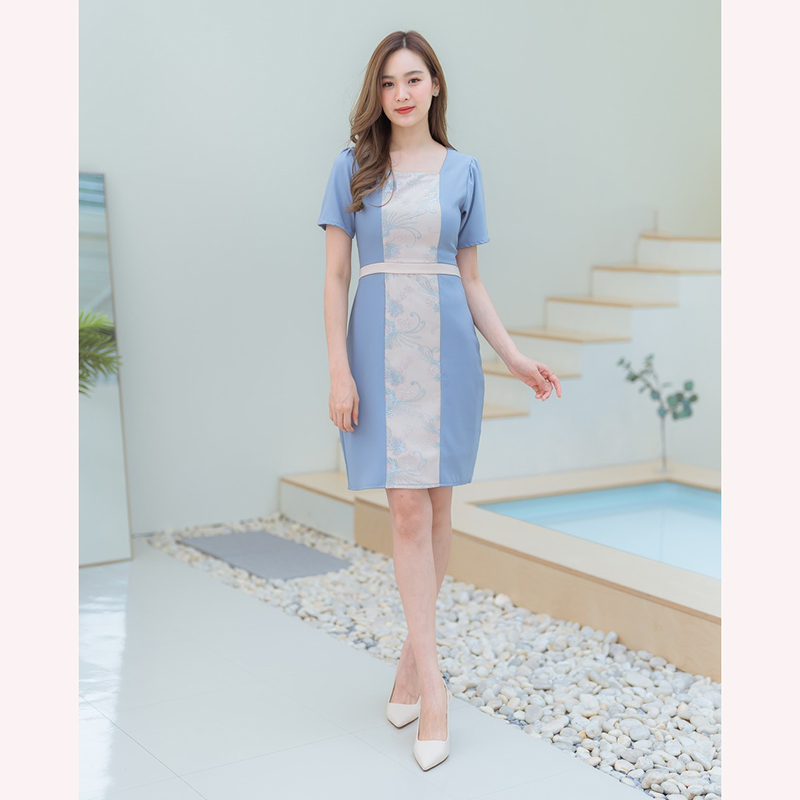 kudapy เดรสสั้นทูโทนคอเหลี่ยมแขนสั้นสีชมพู/สีฟ้า/สีกรม คอเหลี่ยมเสื้อและกระโปรงลายดอกด้านหน้า