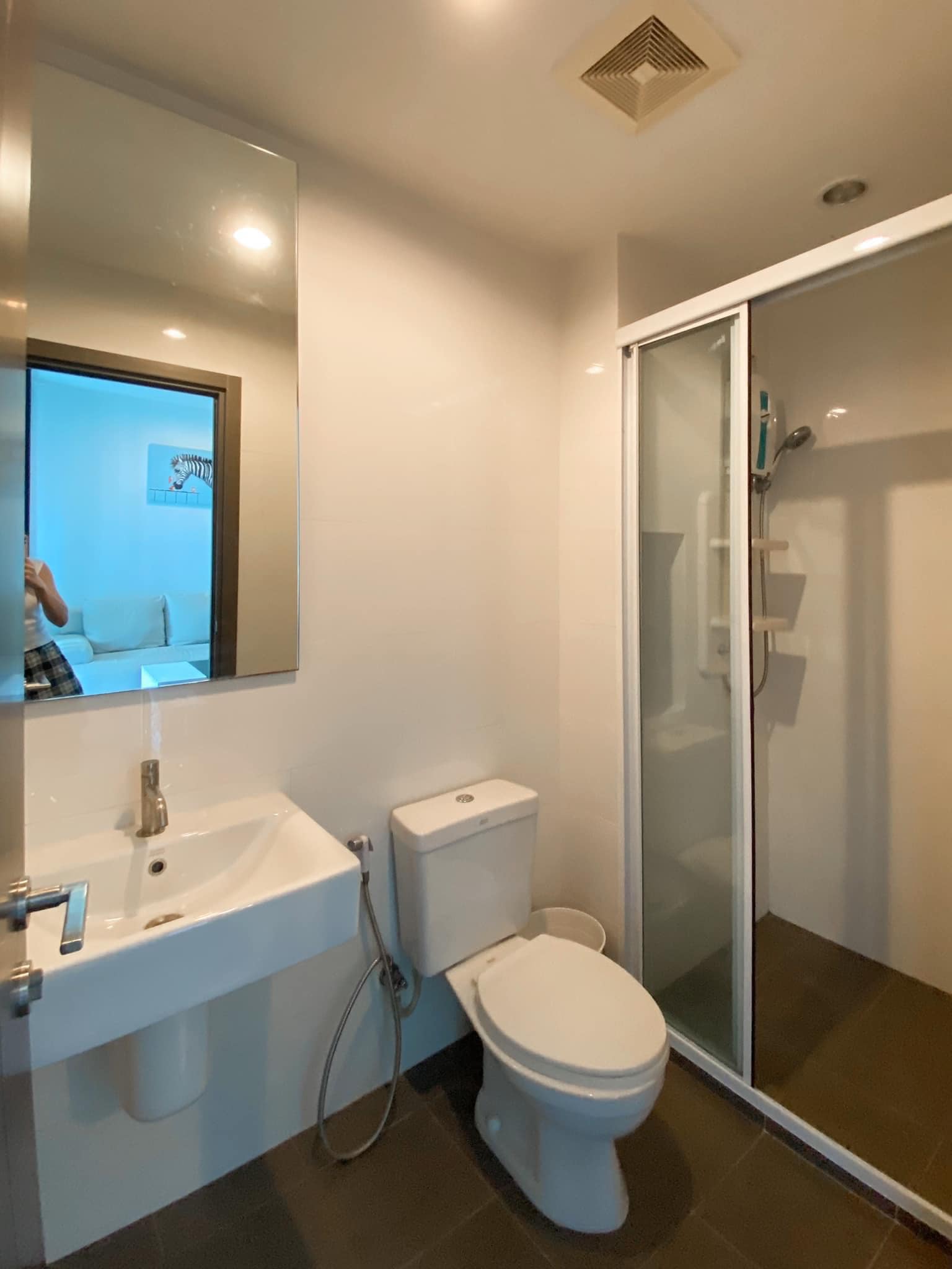 ห้องน่าอยู่ The Base Park West Sukhumvit 77 ให้เช่าเฟอร์ครบวิวสวย สอบถามแอด Line ID : Smile-easy