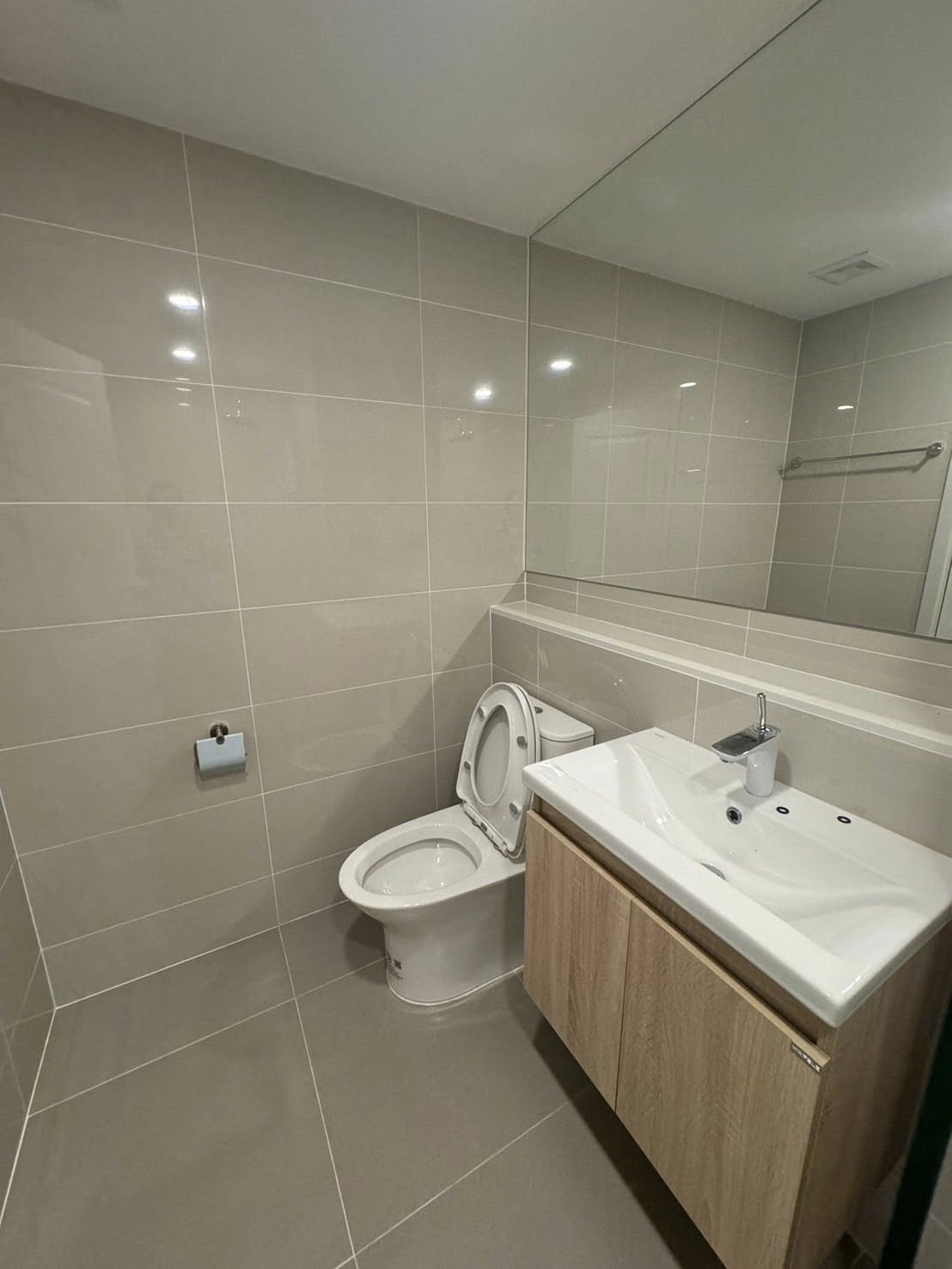 ชื่อโครงการ Cybiq Ratchada 32 (ไซบิค รัชดา 32) Studio 1น้ำ ขนาด 25 ตรม ตึก i ชั้น 7 ราคา 9,000