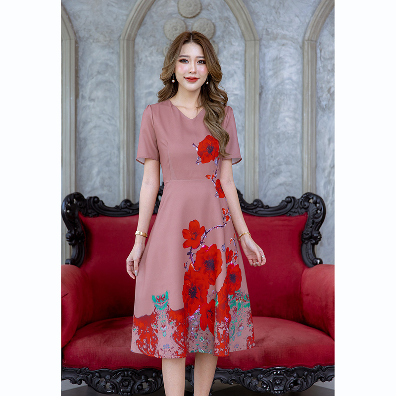 kudapy เดรสสั้นคอวีสีน้ำตาล/สีดำ แขนสั้งกระโปรงทรงเอบานกำลังสวยค่ะ ผ้าพิมพ์ลายอกไม้สวยงา