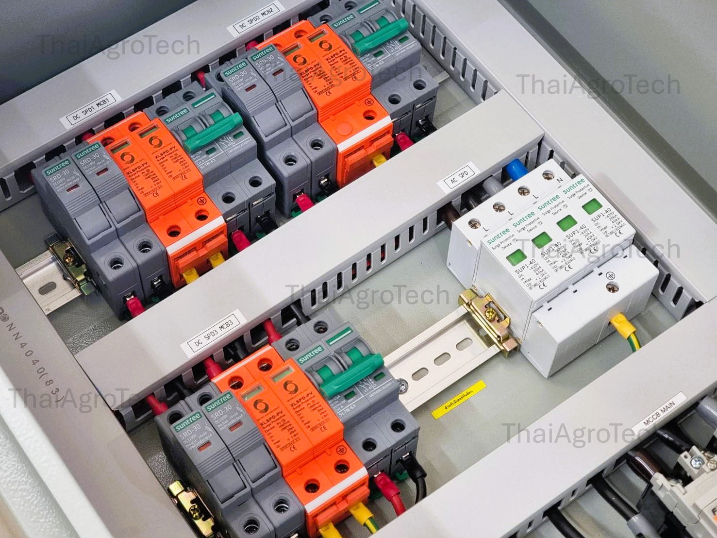ตู้คอมบายเนอร์ สำหรับระบบโซล่าเซลล์ AC-DC combiner box 3string ขนาด 15-20kw 3phase ongrid system (ตู้กันน้ำแบบมีหลังคา)