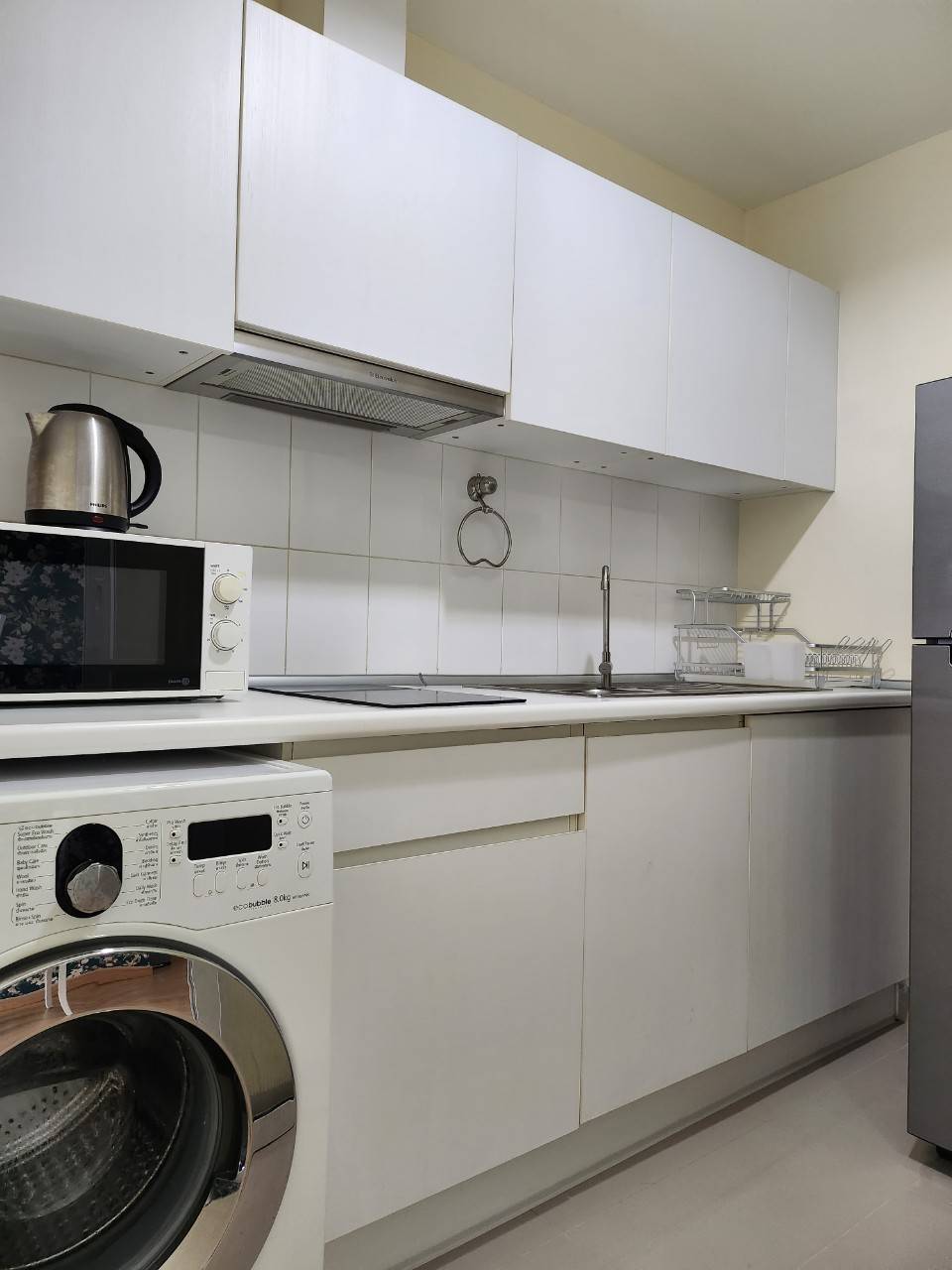 ให้เช่าห้องสวยวิวตึกช้างเฟอร์นิเจอร์เครื่องใช้ไฟฟ้าครบ Add line: Smile-easy Life @ Ladprao 18