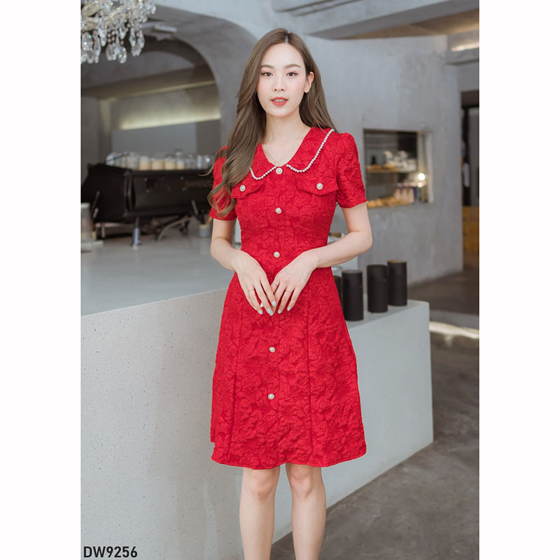 kudapy เดรสสั้นสีแดง ผ้าทอลายนูนแต่งกระดุม ใส่ออกงาน ใส่งานตรุกจีน