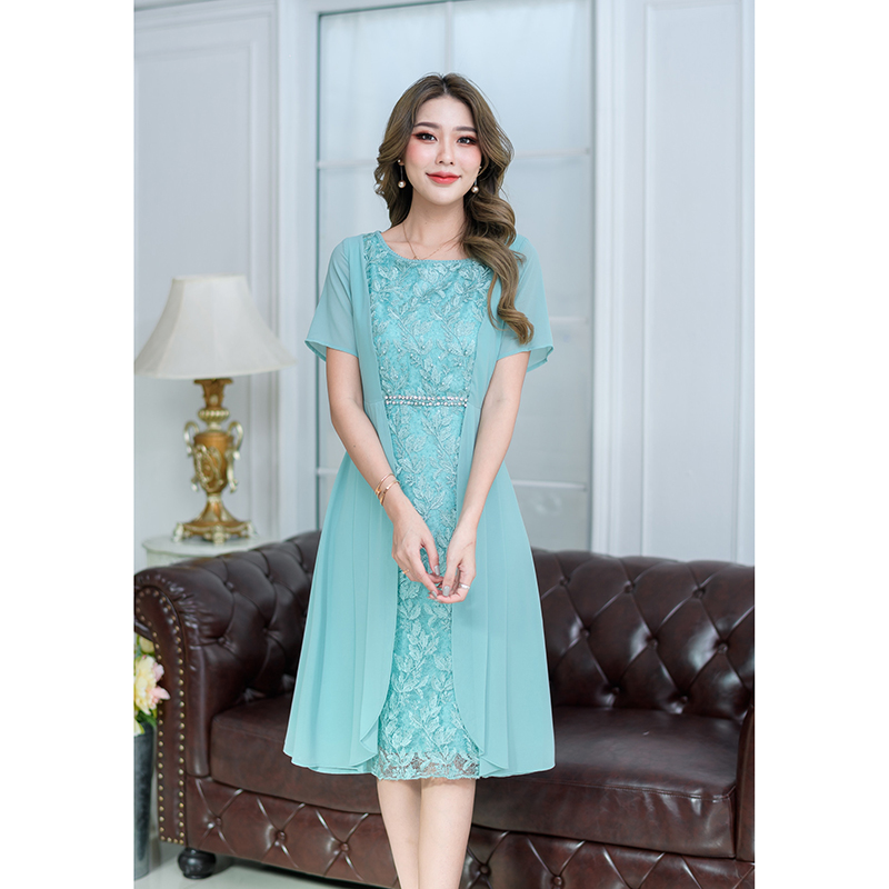 kudapy เดรสสั้นสีชมพู/สีเขียวพาลเทล ดีไซน์เก๋มีดีเทลผ้าลูกไม้เงาด้านหน้า และคลุมด้วยชิฟฟ่อน เหมือนใส่เป็นเสื้อคลุมสองชิ้นแต่เป็นเดรสชิ้นเดียว