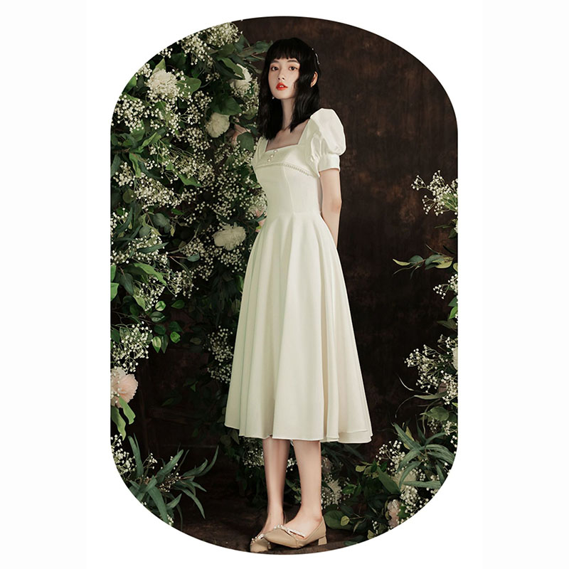 kudapy เดรสสั้นสีขาว เดรสสั้นกระโปรงทรงบาน ช่วงอกแต่งลูกปัก แขนตุ๊กตา สไตล์มินิมอล สวยหวาน เรียบหรูดูดี