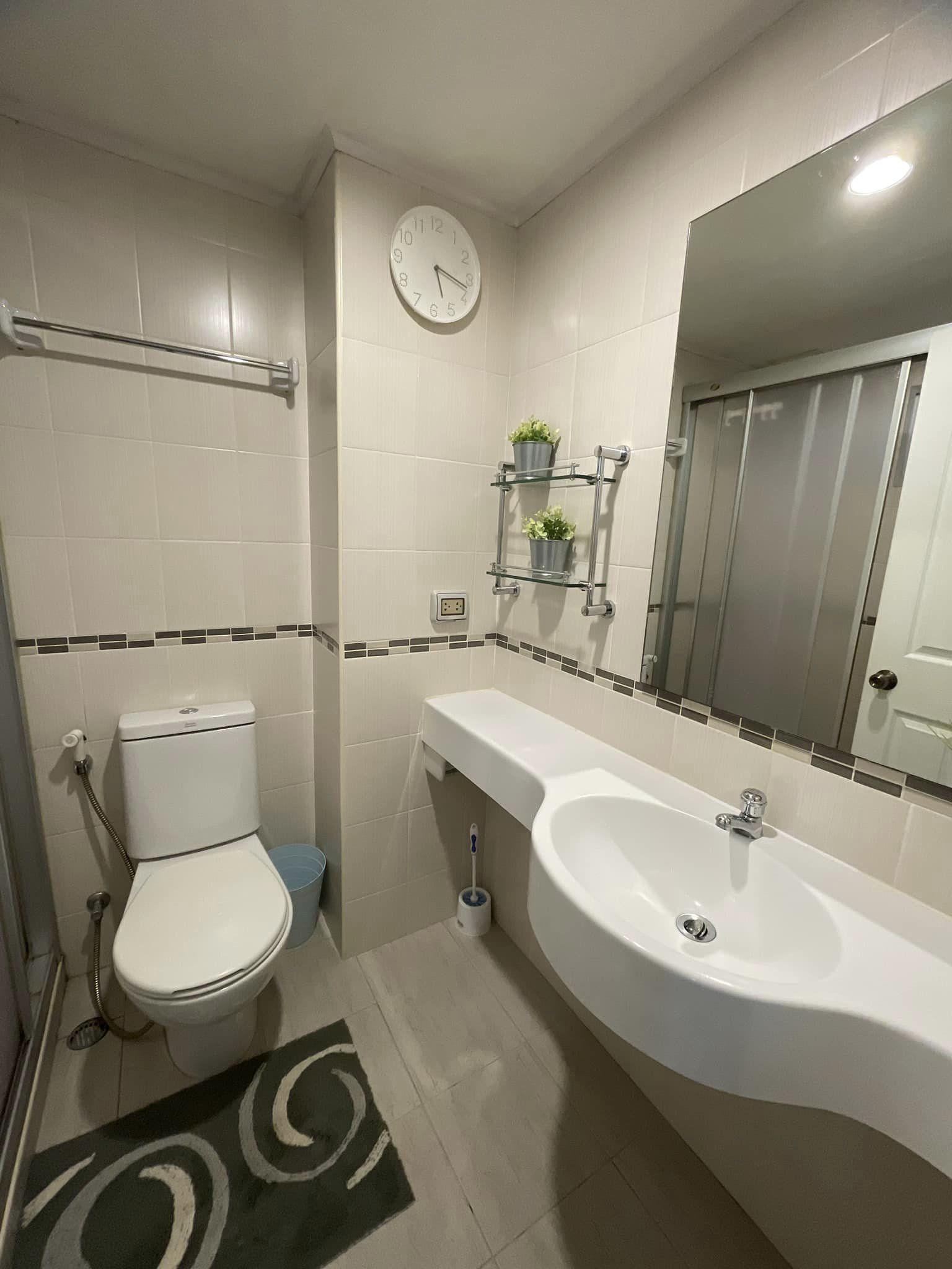 สนใจชมห้องติดต่อได้เลย Line ID: Smile-easy ปล่อยเช่าคอนโด Lumpini Ville รามคำแหง 26 (ลุมพินี วิลล์ รามคำแหง 26) - 1ห้องนอน 1ห้องน้ำ 1ห้องนั่งเล่น 1ห้องครัว - ใกล้ มหาลัยรามคำแหง - ขนาดห้อง 33 ตรม. ชั้น 2 ตึก C