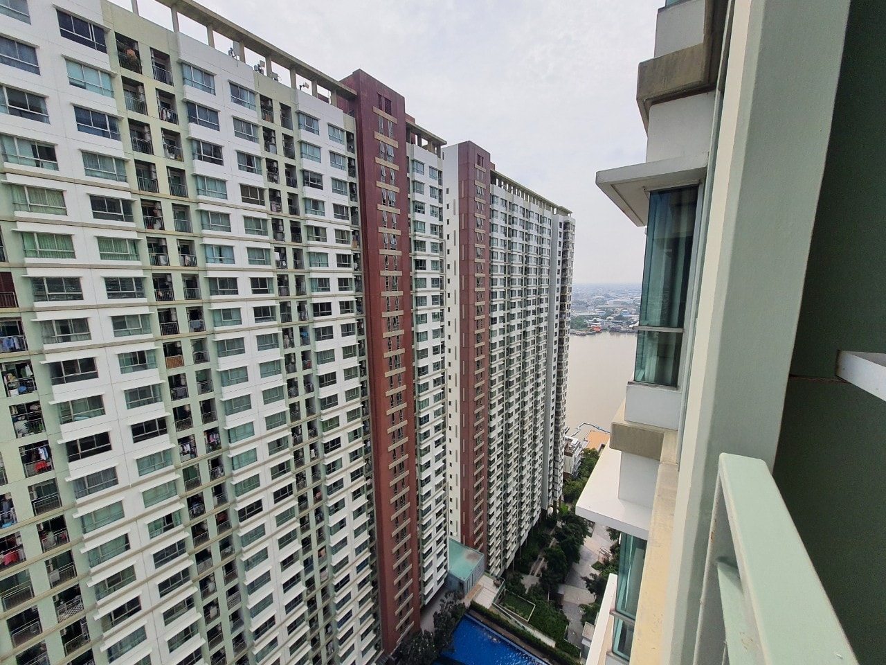 ปล่อยเช่าคอนโด Lumpini Park Riverside Rama 3 (ลุมพินี พาร์ค ริเวอร์ไซด์ พระราม 3) - 1ห้องนอน 1ห้องน้ำ 1ห้องนั่งเล่น - ใกล้ เทอร์มินอล 21 พระราม 3 - ขนาดห้อง 28 ตรม. ชั้น 30 ตึก C