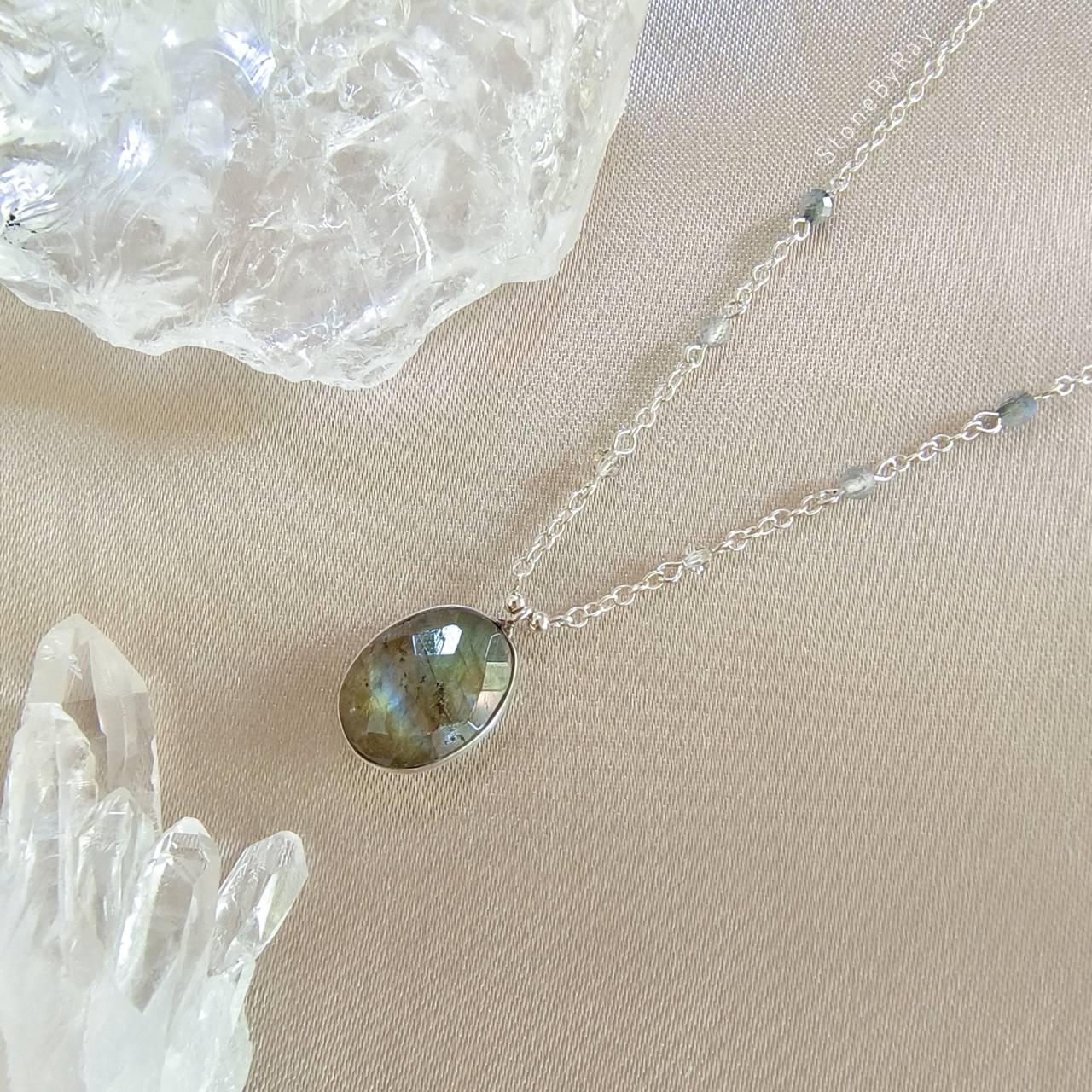 สร้อยคอเงินจี้หินลาบราโดไลท์ Labradorite