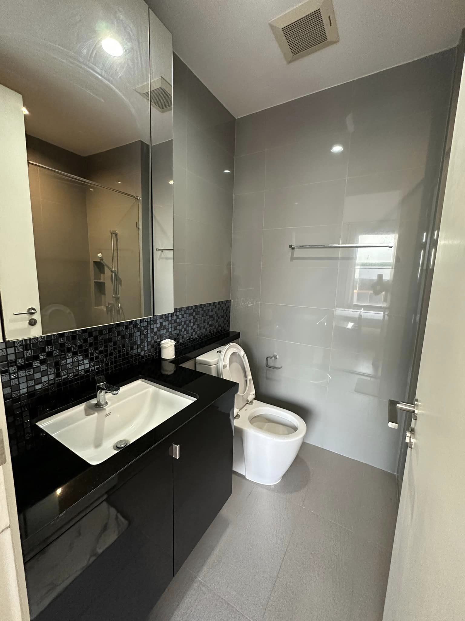 ปล่อยเช่าคอนโด M Ladprao (เอ็ม ลาดพร้าว) - เลี้ยงสัตว์ได้ชั้นสูงมาก 2ห้องนอน 2ห้องน้ำ 1ห้องนั่งเล่น - ใกล้ BTS ห้าแยกลาดพร้าว MRT พหลโยธิน - ขนาดห้อง 73 ตรม. ชั้น 41 วิวสวนจตุจักร