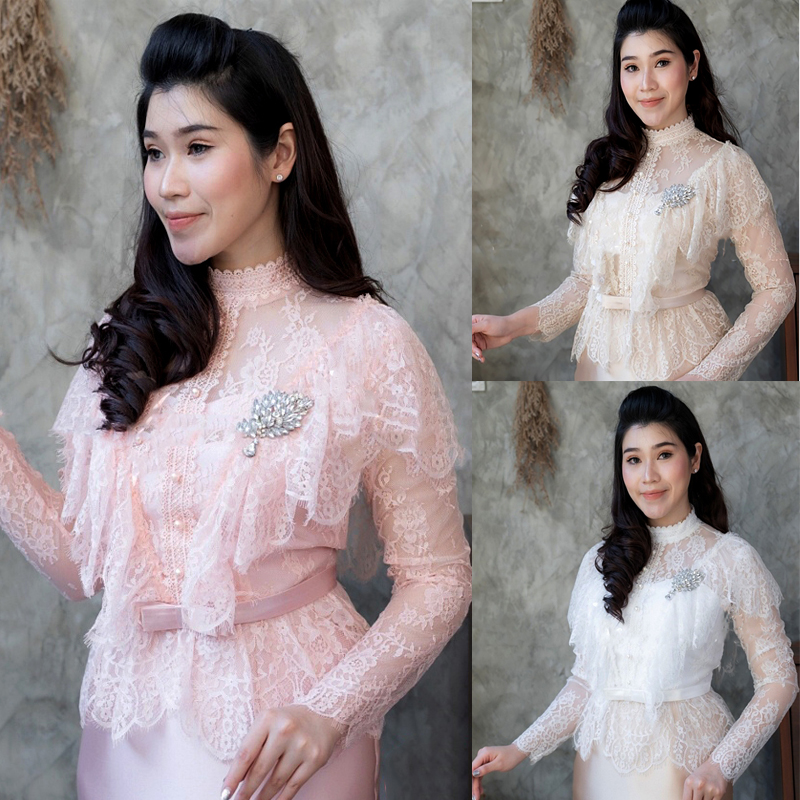kudapy เสื้อลูกไม้แขนยาวเนื้อนิ่มสีชาว/สีชมพู/สีทอง แต่งกระดุมหน้า มีระบายแขน มีซับใน ซิบหลังใส่สบายมากค่ะรุ่นนี้