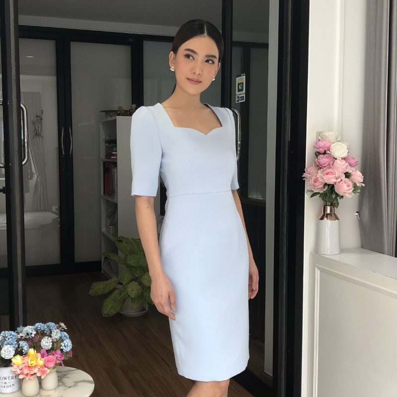 kudapy เดรสสั้นสีฟ้า/สีดำ เรียบหรูตามสไตล์สาว มีดีเทลคว้านคอเป็นรูปหัวใจ ให้ลุคสวยหวานชวนมอง