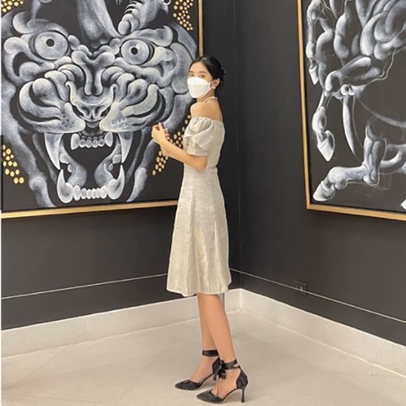 kudapy เดรสสั้นสีเทาเงิน/สีฟ้า/สีทองแชมเปญ/สีม่วงอ่อน แขนตุ๊กตา ทรงอกหัวใจ เนื้อผ้า Glitter ละเอียด สวยเด่นแต่ไม่เว่อร์ ผ้าไม่ยืด มีซับใน ไม่บาด ไม่คันผิว