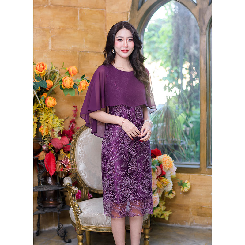 kudapy เดรสสั้นสีม่วง/สีกรม/สีชมพู/สีฟ้า ผ้าลูกไม้ปักเลื่อมผ้าลายสวยลูกไม้ปักลาย ดีไซน์ชุดเก๋ เป็นคลุมไหล่ด้านหลังยาวถึงเอว