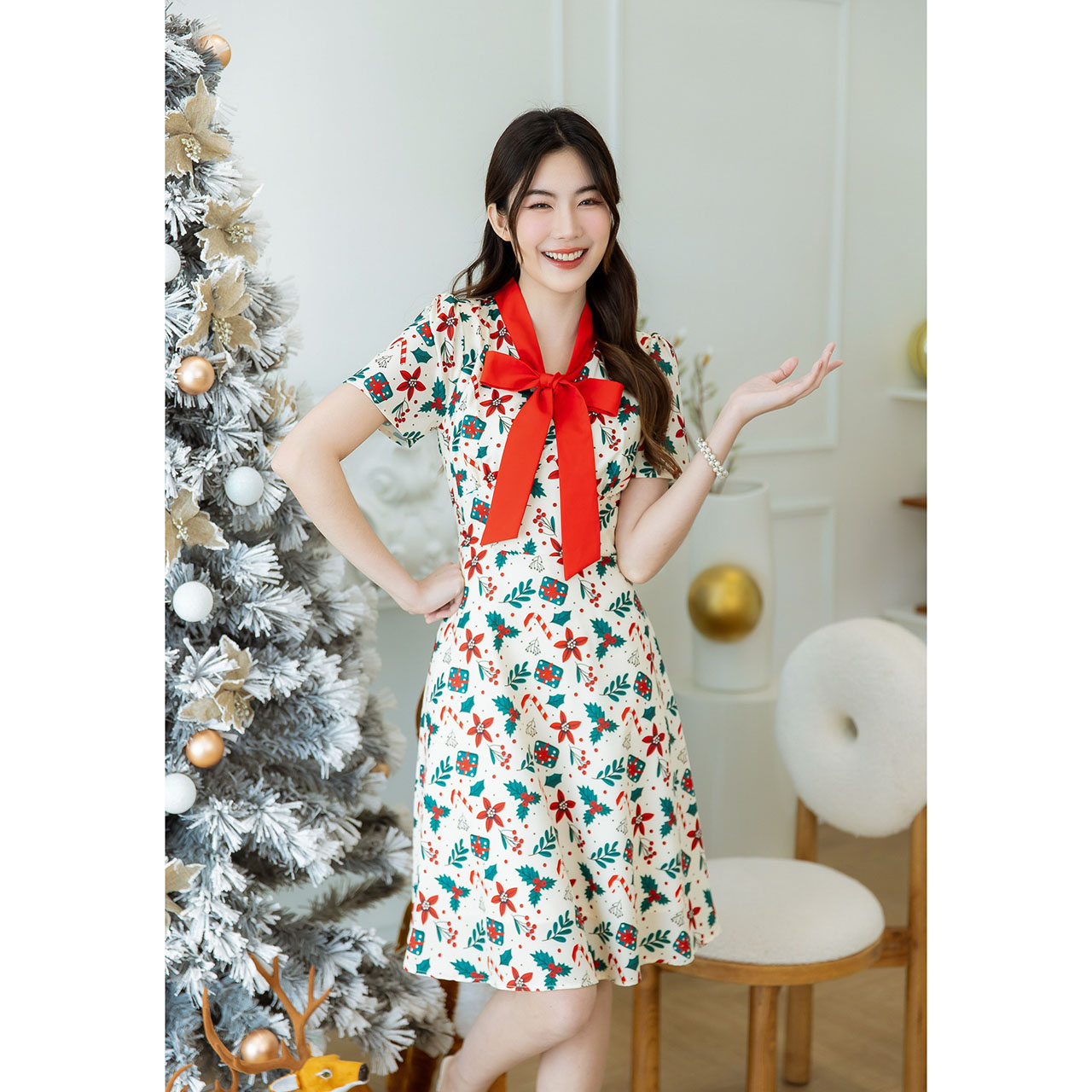 kudapy เดรสพิมพ์ลายคริสต์มาส สวยแบบลิมิเต็ด ดีเทลคอโบว์สีแดง เย็บเข้าทรงช่วงเอว ทรงสวย