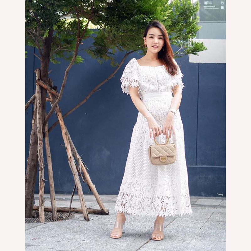 kudapy เดรสยาวสีขาว ลูกไม้เปิดไหล่ ลูกไม้เนื้อดีเกรดพรีเมี่ยมทรงเข้ารูปสวย ต่อระบายช่วงสะโพก ใส่เป็นเปิดไหล่ได้