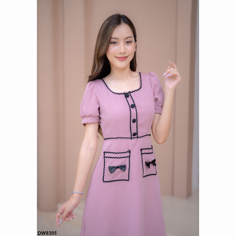 kudapy เดรสสั้นสีฟ้า/สีชมพู/สีน้ำตาล แต่งแถบกระเป๋าโบว์ สวยดูดี