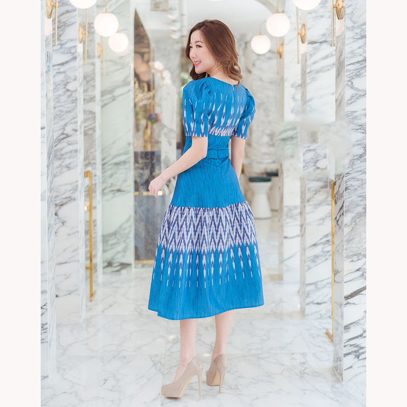 kudapy เดรสผ้าไทยยาวคลุมเข่าสีกรม/สีชมพู คอกลมแขนตุกตา ติดโบว์รัดเอวลายไทยสวยใส่สบายดูดี ซับหลังอย่างดี