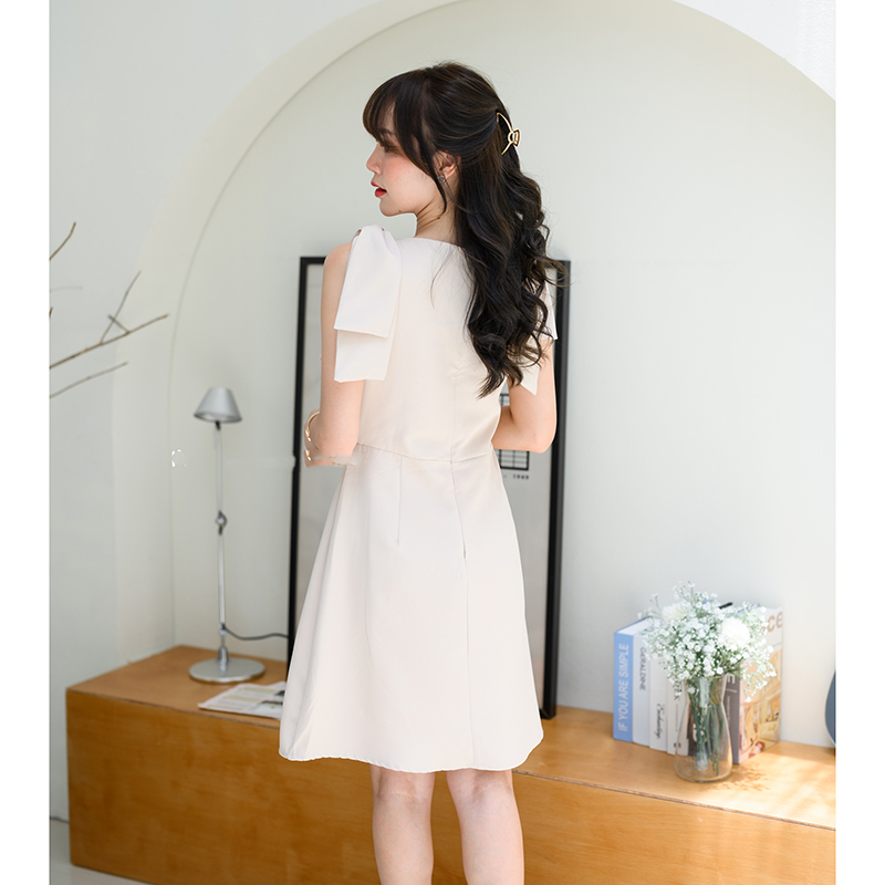 kudapy เดรสสั้นสีเขียว/สีชมพู/สีฟ้าคราม/สีครีม ดีไซน์ใหม่ ช่วงไหล่แต่งโบว์ 2 ข้าง ทรงเสื้อเป็นคอวีป้าย ต่อด้วยกระโปรงทรงเอ ใส่ได้ทั้งออกงาน